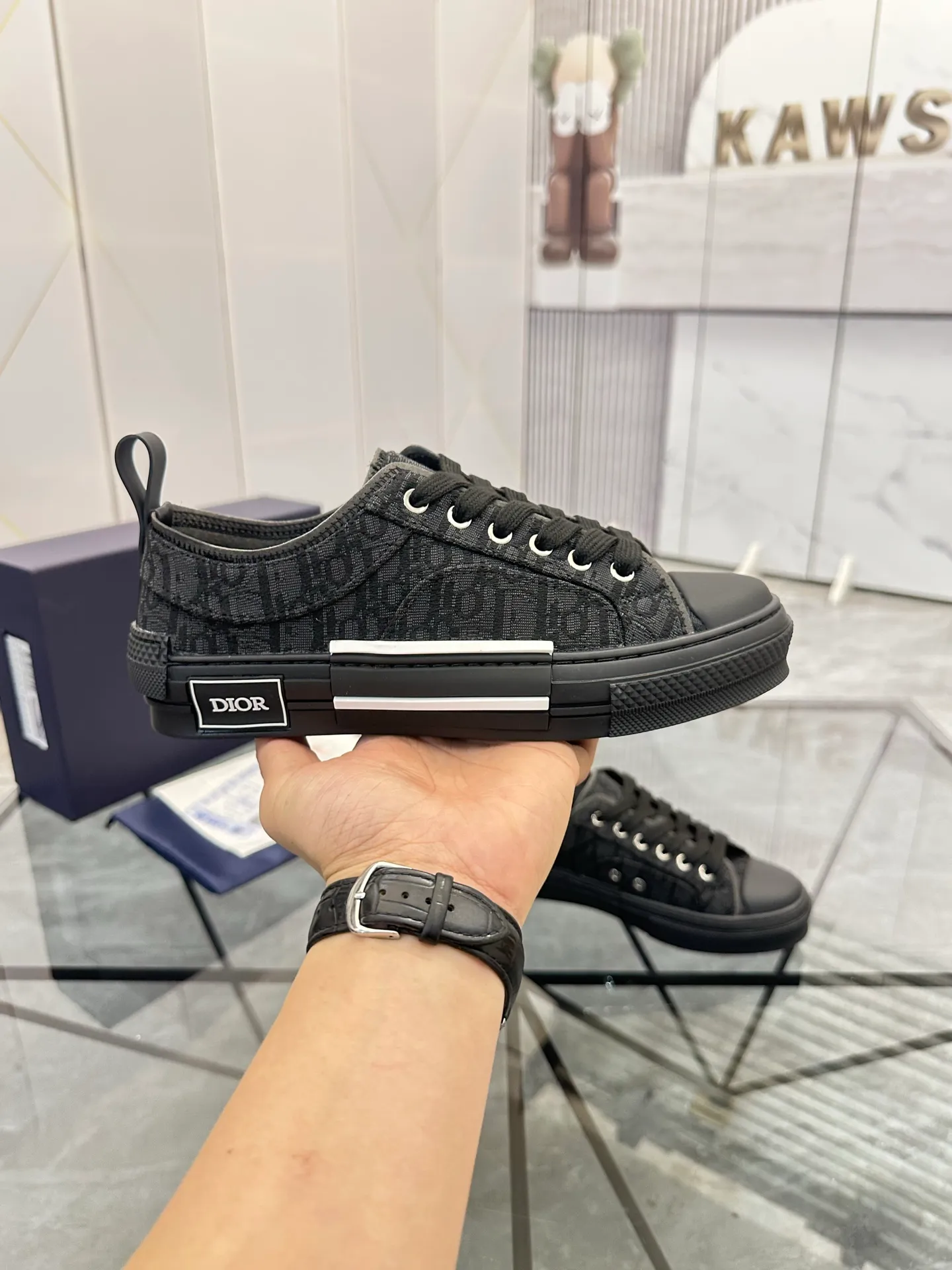 Selling men's shoes 💰: 💰P420¥ Product trademark: Dio* "Dior*" low-top casual shoes Regular size: 36-45 (can be customized to 46) Couple style B23 Product materials: Upper imported original fabric, breathable lining, original outsole. No.: 007